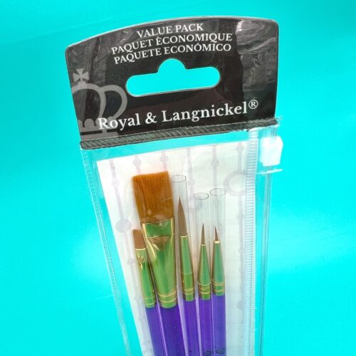 Royal & Langnickel's Gold Taklon paintbrushes from Create Art Studio are a value pack that is ideal for painting with acrylics, watercolours and temperas.