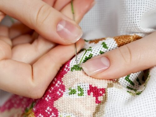 Join our crafting community and learn to macrame, crochet, embroider and more in our Textile Arts classes for adults in Create Art Studio's Toronto location