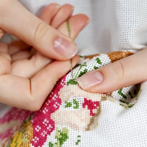 Join our crafting community and learn to macrame, crochet, embroider and more in our Textile Arts classes for adults in Create Art Studio's Toronto location