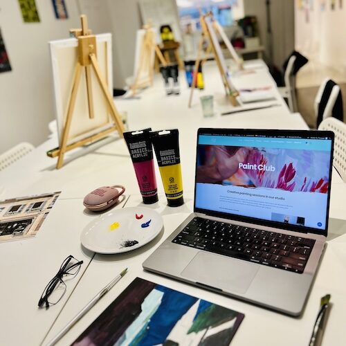 Join Paint Studio to enjoy inspiring painting sessions for artists in Create Art Studio's Toronto location